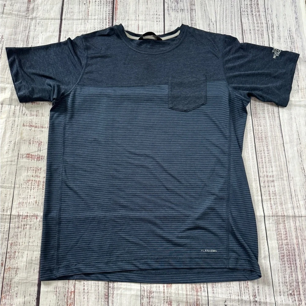 The North Face FlashDry Men’s Blue Stripe Pocket Tee Size M - Picture 2 of 7
